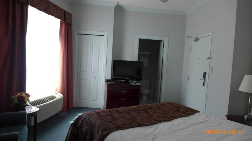 The Bridgeport Inn Fort Mcmurray Room photo