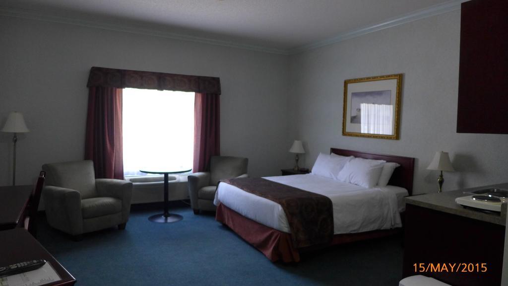 The Bridgeport Inn Fort Mcmurray Room photo